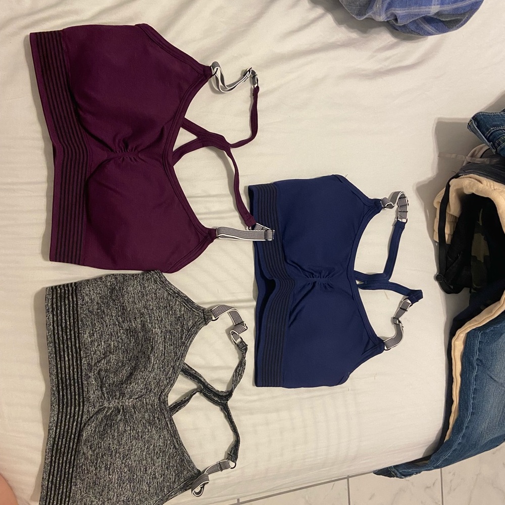 3 removable padded Victoria sport sports bras…